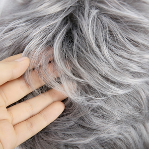 Parrucca Corta Sintetica da 8 Pollici 150% Densità, con Rete a Rosa, Fibra Resistente alle Alte Temperature, Grigio Naturale Ondulato con Frangia, Effetto Naturale, Resistente al Calore - Product Image 5