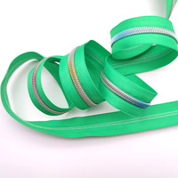 Vente en gros d'usine : Rouleau de fermeture éclair en nylon en spirale 5 #   Ruban personnalisé au mètre, fermeture éclair en nylon en rouleau pour bagages