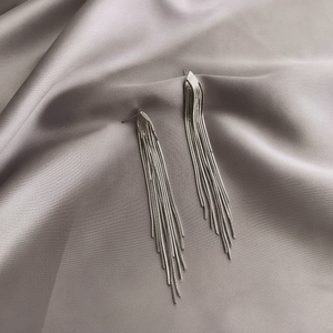 Vendita calda croce oro orecchini lampadario fatto a mano minimalista gotico gioielli con perla per le ragazze di moda di tendenza all'ingrosso - Product Image 2