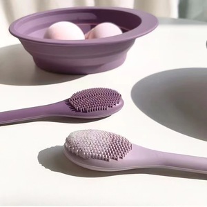Pinceau de maquillage spécial double tête en silicone pour masque et applicateur de boue, outil de nettoyage et de raclage pour le visage, idéal pour le spa et les salons de beauté - Product Image 2