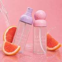 Flacon pulvérisateur vide en PET rose mignon avec bouchon boule et pompe, 50 ml 100 ml, personnalisable OEM, pour brume corporelle et parfum