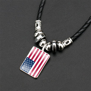 Collier en alliage avec perles drapeaux nationaux en gros – Espagne, Allemagne, Canada – Pendentif carré en verre – Bijou cadeau - Product Image 2