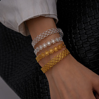 Gelang Manset Terbuka Minimalis Berbentuk Semanggi untuk Wanita, Gelang Bunga Logam Emas, Perhiasan Fashion Elegan