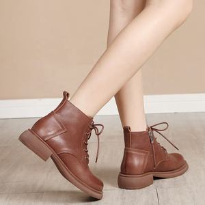 Botines de cuero marrón estilo británico para mujer, con cordones, suela suave, botas casuales con cierre de cremallera, estilo de punta ancha, botas de invierno - Product Image 3