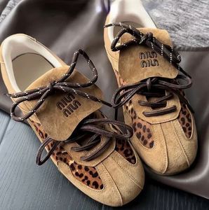 Zapatillas de Entrenamiento para Mujer, Antideslizantes, con Cierre de Cordones, Estilo Tenis, Bordado, Parte Superior de Cuero Genuino, Suela de Goma, Diseño de Diseñador - Product Image 1