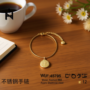 Bracelet à breloques en acier inoxydable doré Zi Fashion pour femmes - Product Image 2