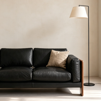 Canapé carré 3 places en cuir noir avec accoudoirs en bois de noyer, design mi-moderne pour appartement et hôtel