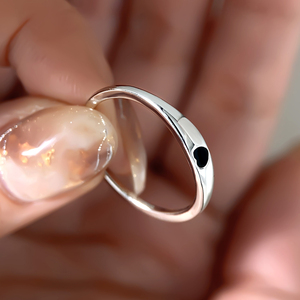 Bague Minimaliste en Or Plaqué 18K avec Cœur Noir Émaillé pour Femme – Idée Cadeau - Product Image 5