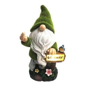 Estatua de Gnomo de Jardín de Resina con Musgo Artificial Flocado, Hecha a Medida, con Luz Solar y Diseño de Pájaro Haciendo la Ola - Product Image 3