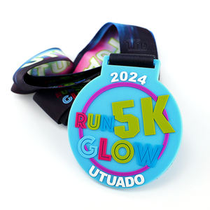 Médaille de sport de karaté <span class=keywords><strong>d</strong></span>'athlétisme en PVC personnalisé 5K/10K Médaille de cyclisme en cours <span class=keywords><strong>d</strong></span>'exécution avec finition en bois et métal Fabricant de technique de coulée - Product Image 3