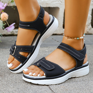 Sandales plates ouvertes pour femmes, style japonais, tendance estivale, sport, dessus en PU, semelle en caoutchouc, fermeture à bride, boucle décorative, couleur unie - Product Image 1