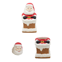 Vente en gros personnalisée de pots de rangement de cuisine faits à la main en céramique, motif Père Noël sortant de la cheminée, pot à biscuits de Noël