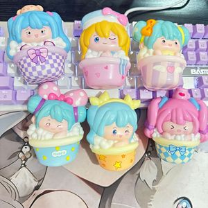 การ์ตูนสาวน่ารักบีบของเล่น TPE นุ่มบรรเทาความเครียดตกแต่งโต๊ะสำหรับเด็กผู้หญิง 8-13 ปี - Product Image 2