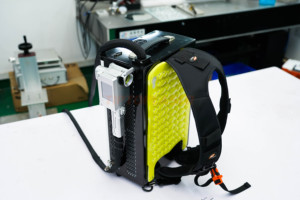 Limpieza láser de pulso de 200W más rápido que las máquinas de chorro de <span class=keywords><strong>arena</strong></span> limpiador de agua salada equipo de eliminación de óxido pintura de óxido limpio - Product Image 6