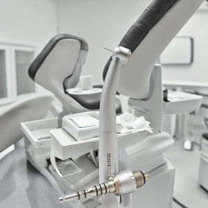 Pieza de Mano Quirúrgica Dental de Alta Velocidad F800 con Botón de Presión para Acoplamiento Tipo C, 2/4/6 Orificios, Conector Rápido de Fibra Óptica, Metal - Product Image 3