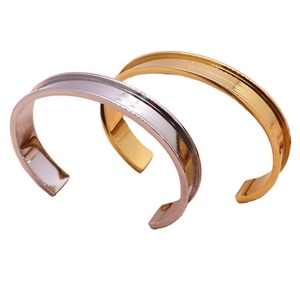 Bracciali Scanalati Personalizzati alla Moda all'Ingrosso per Donna con Anello Aperto Fai-da-Te in Acciaio Inossidabile Anticato - Product Image 1