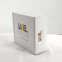Boîte d'expédition pliable en carton ondulé avec impression de logo multicolore, emballage de courrier blanc de qualité supérieure pour le commerce électronique