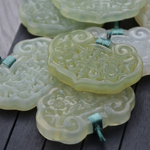 Colgante de Jade Xiuyan Tallado a Mano con Flor de Ciruelo, Estilo Chino, Material para Joyería DIY, Amuleto Grabado de Piedra Natural - Product Image 2