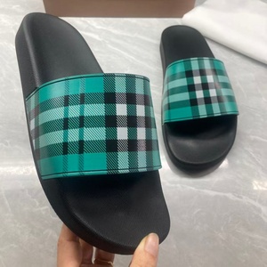 Nouvelles sandales plates de luxe 2026 pour femmes, chaussures de loisirs d'extérieur de haute qualité, sandales de marche tendance pour dames - Product Image 1