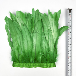 Frange de plumes de <span class=keywords><strong>coq</strong></span> teintes sur mesure de 4 à 6 pouces pour la confection artisanale de vêtements, robes, costumes, chapeaux, décorations de carnaval, de fête et de mariage (vente en gros) - Product Image 2