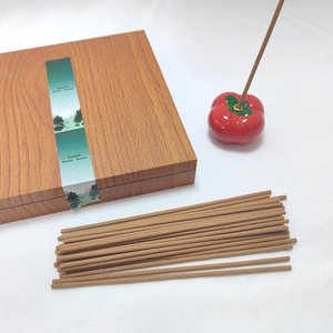 Bâtonnets d'encens naturels biologiques Oudh, bois d'agar, coriandre, écologiques, style japonais, design traditionnel, matière musquée, thé - Product Image 1
