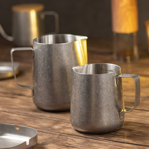 เหยือกนมสเตนเลส 304 ปากแหลมคม สำหรับทำลาเต้อาร์ต เหยือกนม เหยือกตีฟองนม อุปกรณ์บาริสต้า ถ้วยเอสเพรสโซ - Product Image 1