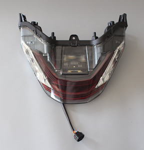 Fanale Posteriore LED <span class=keywords><strong>PCX</strong></span> 160 125 per <span class=keywords><strong>Honda</strong></span> <span class=keywords><strong>PCX</strong></span> 2022 2024, Luce di Stop Originale con Omologazione E-mark, Parti e Accessori per Moto - Product Image 6