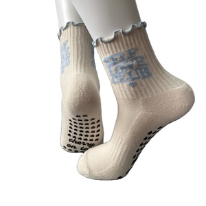 Chất Lượng Cao Thời Trang Đầy Màu Sắc Yoga & Pilates Vớ Non-Slip Crew Cho Trẻ Em Biểu Tượng Tùy Chỉnh & Màu Cuff Thiết Kế - Product Image 1