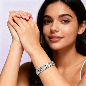 Bracelets à breloques italiens en gros, personnages de dessins animés mignons, bracelets DIY en acier inoxydable pour femmes, bijoux modulaires italiens à souder, cadeau - Product Image 2