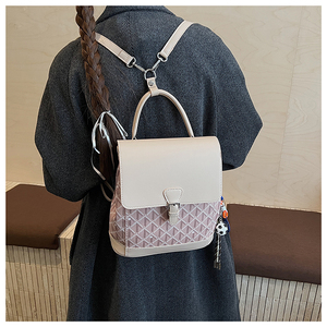 Zaino da <span class=keywords><strong>Viaggio</strong></span> Retrò da <span class=keywords><strong>Donna</strong></span> in Poliestere PU con Stampa Geometrica di Lusso, Dettagli in Rilievo e Tracolla a Contrasto - Product Image 4