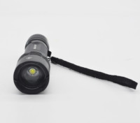 Pack de lampes de poche tactiques à LED zoomables haute luminosité 3 modes pour le camping en plein air et en cas d'urgence Corps de lampe en aluminium Alimentation 3W DC