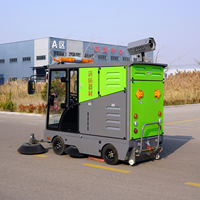 Balayeuse électrique autoportée 48V, largeur de nettoyage 86 pouces, batterie 200Ah, canon à brouillard anti-poussière, nettoyage à l'eau froide