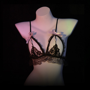 Ensemble de lingerie sexy en dentelle pour femme, avec détails perles noires, soutien-gorge triangle et culotte bikini taille basse - Product Image 1