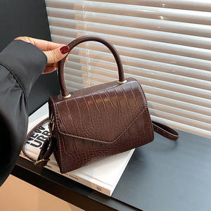 Bolsos de mano de cuero PU con diseño retro de moda para mujer, bolsos de lujo de gran capacidad, bolso bandolera simple para uso diario, bolso para dama. - Product Image 1