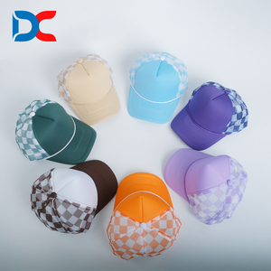 Casquette de baseball brodée de couleur vierge en gros en vrac de haute qualité casquette de baseball maille 5 panneaux mousse de daim casquette de camionneur à carreaux personnalisée avec corde - Product Image 2