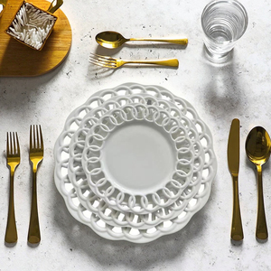 Juego de Platos de Porcelana Blanca Personalizados con Borde de Perlas para Bodas - Product Image 6