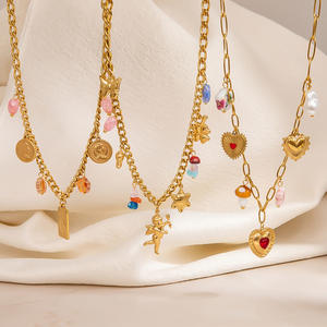 Venta directa Precio razonable Lindo Estilo irregular Luz Lujo Cuadrado Marca Corazón Ala Arco Seta Colgante Collar - Product Image 6