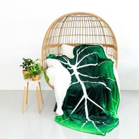 Selimut Bentuk Daun Hijau Bahan Fleece dengan Cetakan Daun Gloriosum