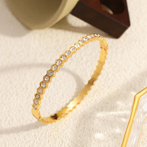 मोटे तौर पर थोक सुरुचिपूर्ण वाटरप्रूफ हीरे ब्रैसलेट 18k सोना प्लेटेड स्टेनलेस स्टील ज्यामितीय बंगल फैशन गहने - Product Image 3