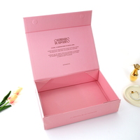 Boîte cadeau pliable de luxe en carton rigide mat rose avec logo doré et fermeture magnétique