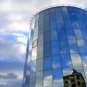 Façade fixe en verre de bâtiment commercial extérieur Murs rideaux en verre araignée sans cadre soutenus par pointe en verre - Product Image 4