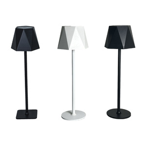 Luminária de Mesa LED DC em Formato de Diamante, Design Minimalista, Regulável, Bateria Inclusa, Ideal para Cafés, Restaurantes e Bares - Bestseller Transfronteiriço - Product Image 2