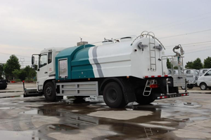 Carro de riego de alto rendimiento, camión de lavado y barrido eficiente con componente de motor central - Product Image 4