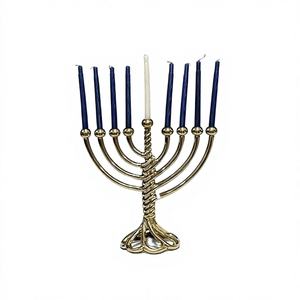Support de bougies Menorah en aluminium de style moulé pour Hanouka, la Saint-Valentin, décoration de maison de luxe écologique, options personnalisables - Product Image 1