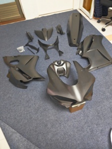 Carena Completa in Fibra di Carbonio 3K con Finitura Trasparente, Resistente e Antigraffio per Ducati <span class=keywords><strong>Panigale</strong></span> V4 Versione Stradale 2026 - Product Image 2
