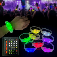 Activé avec commande clignotante Bracelets lumineux Bracelets LED Cadeau de fête Bracelet télécommandé