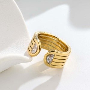 1PC Bague ouverte rayée en acier inoxydable plaqué or 18 carats - Double goutte d'eau en zircon, bijou tendance polyvalent pour les rassemblements décontractés - Product Image 3