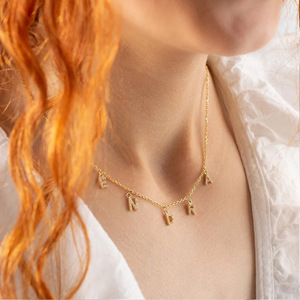 Ciondoli <span class=keywords><strong>Alfabeto</strong></span> e Numeri in Zirconia Cubica, Placcati Oro 14K PVD in Acciaio Inossidabile con Micro Pavé di Zirconi, Pendenti Iniziali per Creazione di Gioielli Fai-da-Te per Donne - Product Image 3