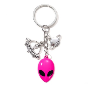 Portachiavi Smaltato a Forma di Alieno e UFO, Colorato, Stile Classico per Uomo e Donna, Ottimo Regalo, Set di Gioielli Fatti a Mano - Product Image 3