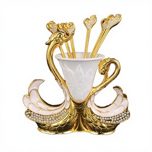 2026 Novedad: Juego de 6 tenedores y cucharas dorados para café y postre, de acero inoxidable, con soporte de cisne y caja, venta al por mayor, exportación global ZF - Product Image 3